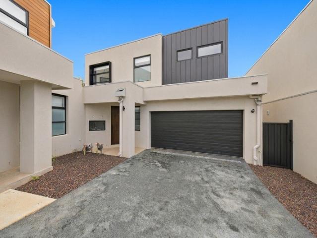 BRAND NEW & BEAUTIFULLY DESIGNED MODERN LIVING WITH A DOUBLE GARAGE!