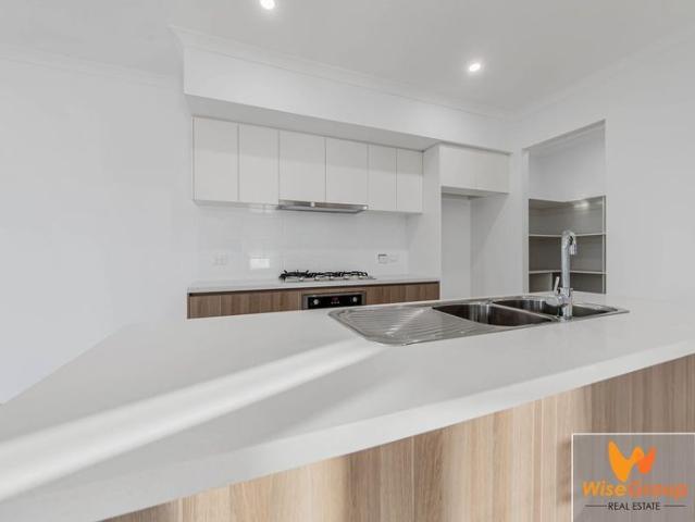 BRAND NEW BERWICK WATER'S HOME UP FOR RENT!