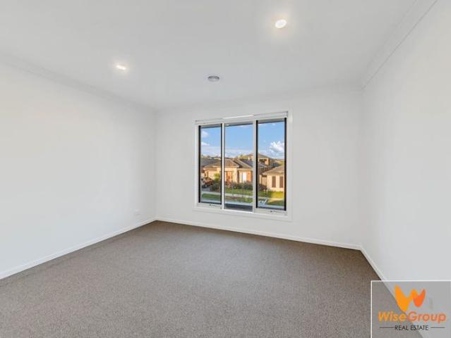 BRAND NEW BERWICK WATER'S HOME UP FOR RENT!