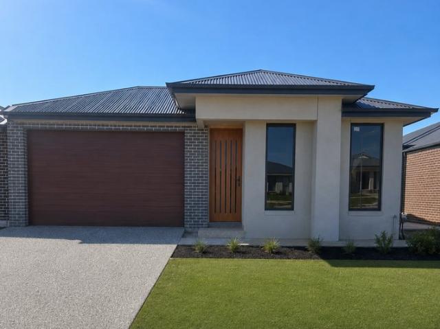 BRAND NEW *BRICK HOME READY TO MOVE IN!
