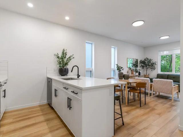 Brand new Bright and Modern Townhome, walking distance to the River Valley