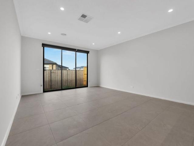 Offering 1 week free rent Brand New Build in Austin Estate!
