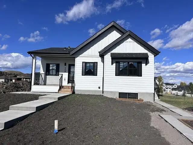 BRAND NEW BUNGALOW — DIAMOND VALLEY