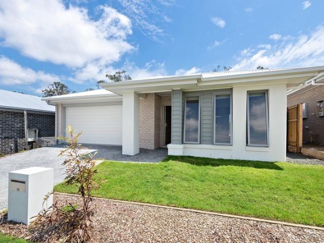 Brand New Glenvill Home in Ripley Never Lived In