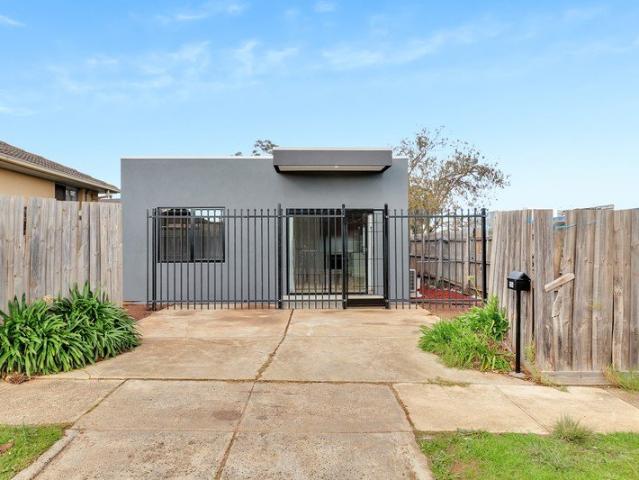 Brand New Granny Flat in a Convenient Melton South Location! APPLICATIONS NOW OPEN