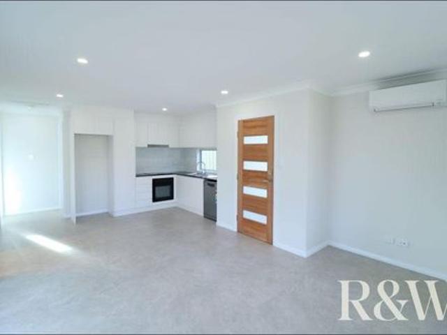 BRAND NEW GRANNY FLAT WITH PARKING
