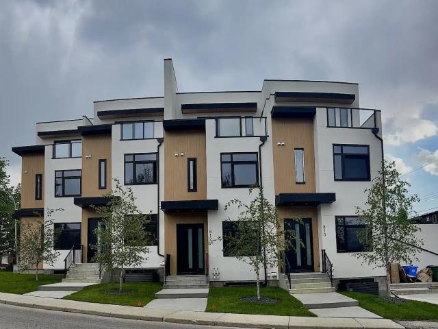 Brand New Downtown Views and rooftop patio Luxury Townhome 3 B 3.5 Bath