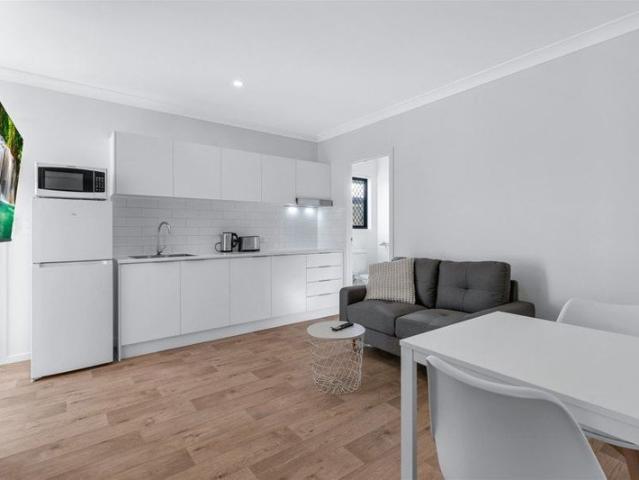 ULTRA MODERN DARRA STUDIO WITH PARKING