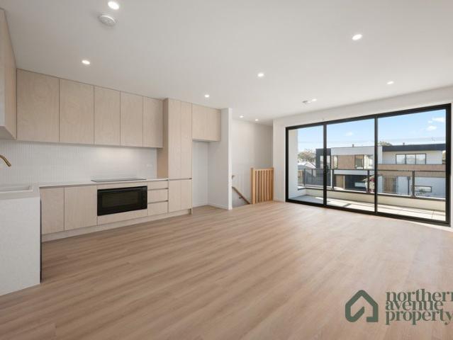 Brand New Designer Living in a Prime Heidelberg West Location