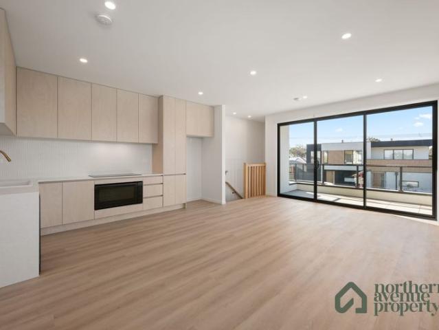 Brand New Designer Living in a Prime Heidelberg West Location