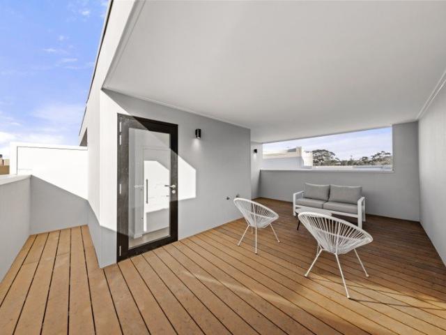 Brand new designer riverside living with amazing rooftop terrace!