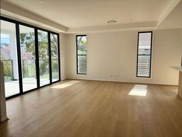 BRAND NEW DESIGNER TOWNHOME – BE THE FIRST TO MOVE IN
