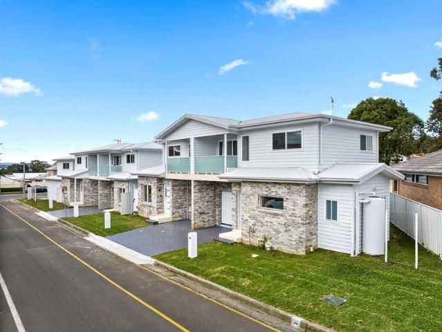 Brand New Designer Townhouse in a Prime Oak Flats Location
