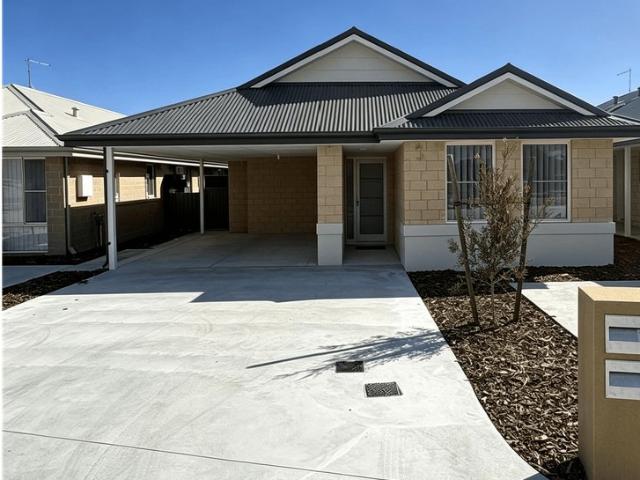 Brand New Dual Key Property! FULLY FURNISHED. Rare Opportunity! Approx 7% 15% Returns !