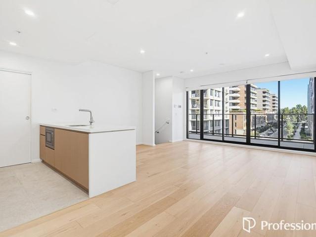 Brand New Dual Level Apartment in Prime Location