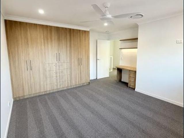 Brand New Duplex | Ducted Air Conditioning, Office Nook Walk to Broadwater, Cafes & Restaurants