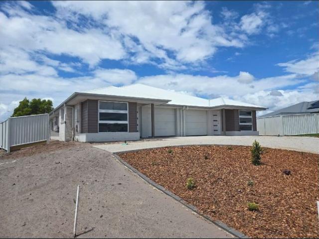 Brand New Duplex Short stroll to the beach!