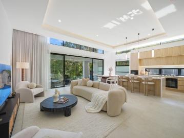 Brand New Duplex Showcasing Style & sophistication with rare DLUG