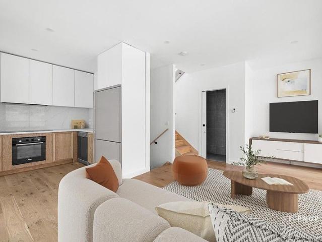 Brand New Entertainer with Seamless Flow