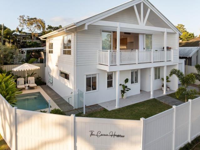 Brand New Entertainer's Delight in a Prime Labrador Location