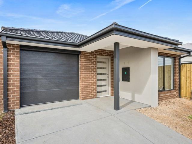 BRAND NEW & ENERGY SMART 3 BEDROOM HOME WITH SOLAR POWER IN LARA!