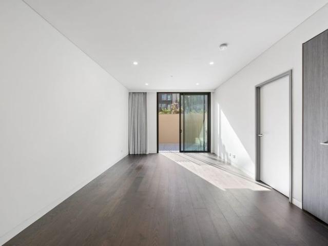 BRAND NEW Extra large 1 Bedroom Apartment with Study Apartment with Parking