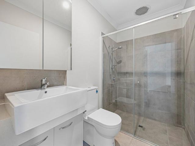 FIRST WEEK RENT FREE BRAND NEW EXCECTIVE ROOMING HOUSE