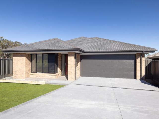 Brand New Executive Modern Living Just move in