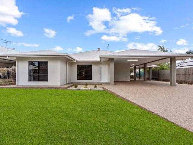 BRAND NEW EXECUTIVE FAMILY HOME IN ROSEBERY