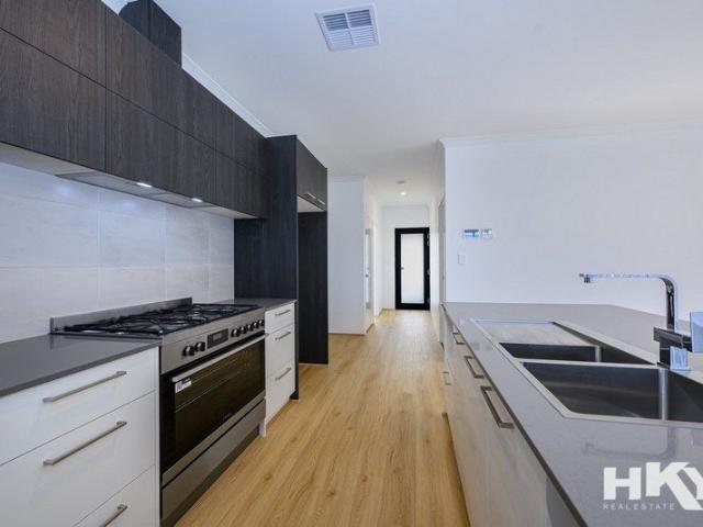 BRAND NEW EXECUTIVE FAMILY HOME STUNNING PREMIUM FINISHES THROUGHOUT