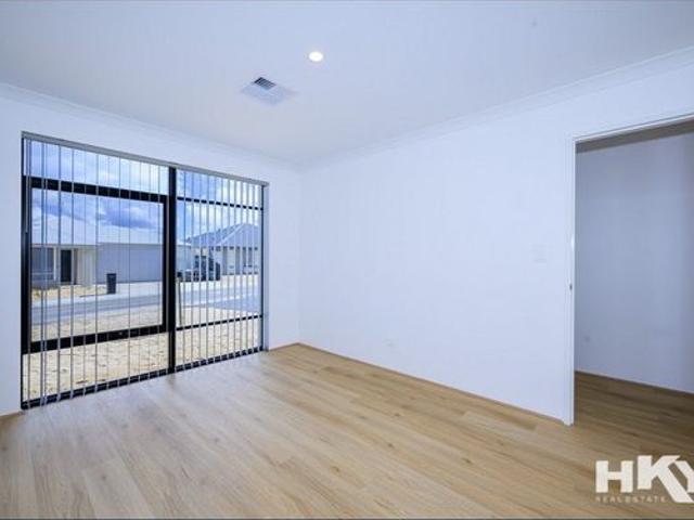 BRAND NEW EXECUTIVE FAMILY HOME STUNNING PREMIUM FINISHES THROUGHOUT
