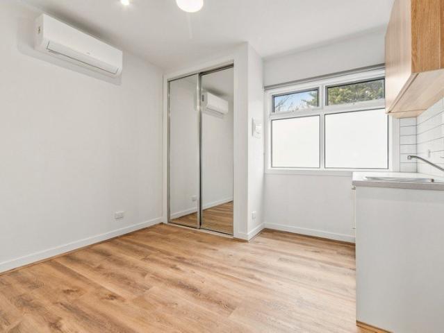 Brand New Executive Rooming Residence | Upstairs 1 Room + Ensuite + Utilities