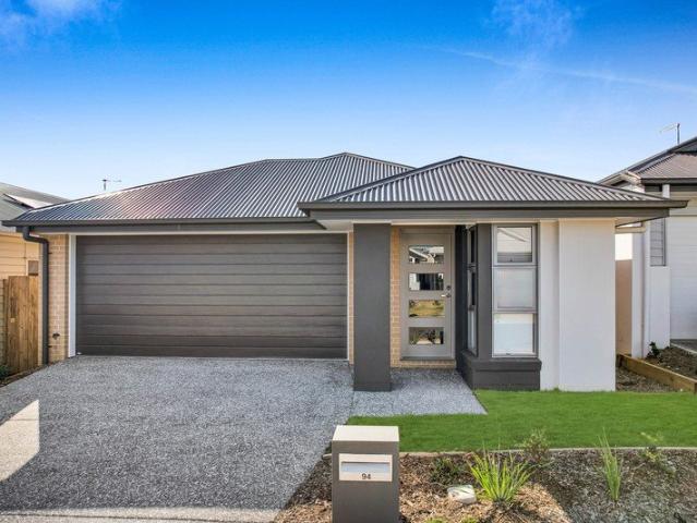 BRAND NEW FOUR BEDROOM HOUSE WITH SECOND LOUNGE ROOM & AIR CON IN ALL 4 BEDROOMS
