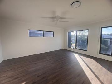 Brand New Family Heaven Calamvale Community College Catchment