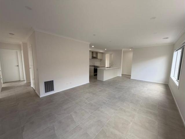 BRAND NEW FAMILY HOME IN A CONVENIENT CLYDE NORTH LOCATION!