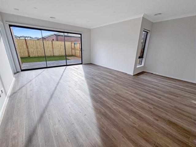 Brand New Family Home in Sought After Armstrong Creek