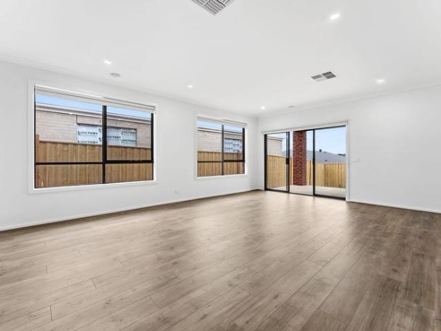Brand New Family Home in Sought After Willow Estate