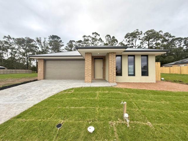 Brand New Family Home in the Fairways Estate golf course views