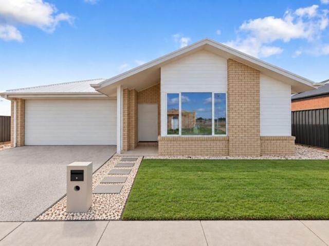 Brand New Family Home Modern Living at Its Finest!