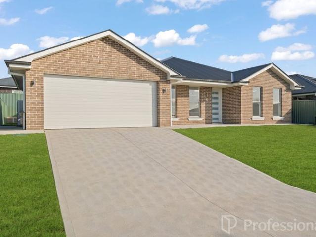 Brand New Family Home – Modern Living in Windradyne