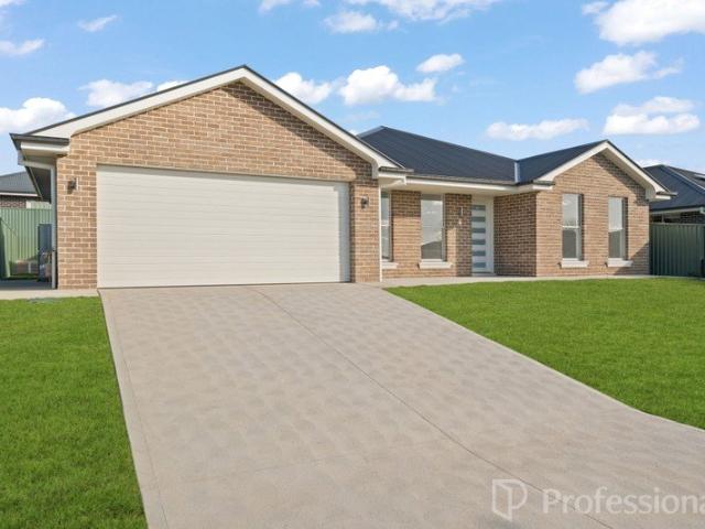 Brand New Family Home Modern Living in Windradyne