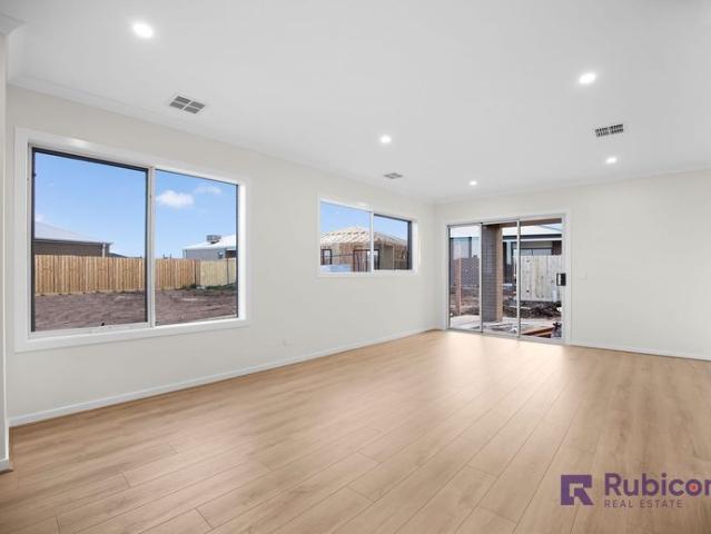 Brand New Family Home Modern Living in Mambourin