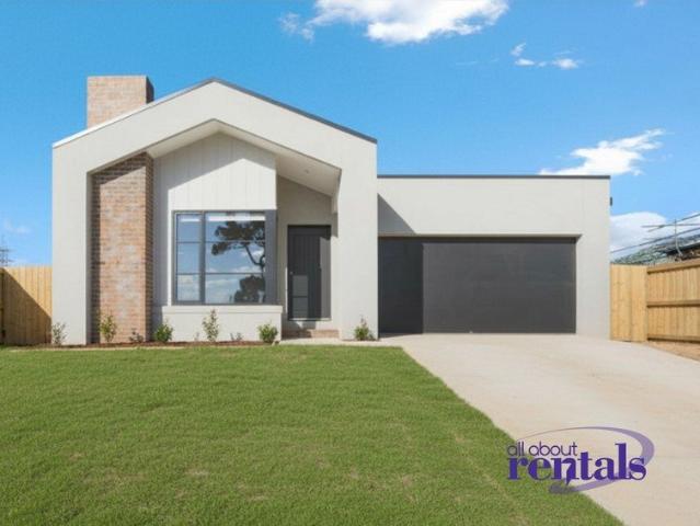 Brand New Family Home Solar Panels & Reverse Cycle Heating & Cooling