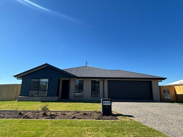 BRAND NEW FAMILY HOME SPACE, COMFORT & A HUGE YARD