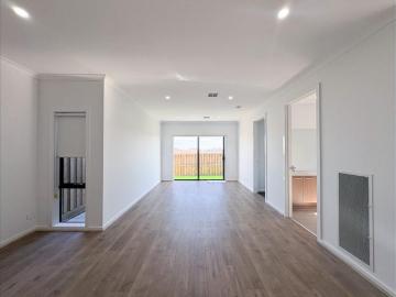 Brand New Family Home with 4 Bed in Prime Truganina Location
