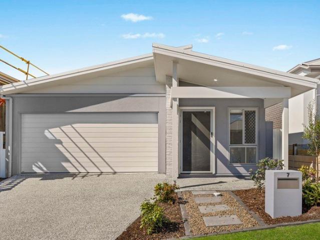 Brand New Family Home with Ducted Air Conditioning & Solar in Flagstone!