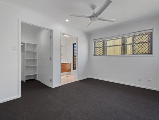 Brand New Family Home with Ducted Air Conditioning & Solar in Flagstone!