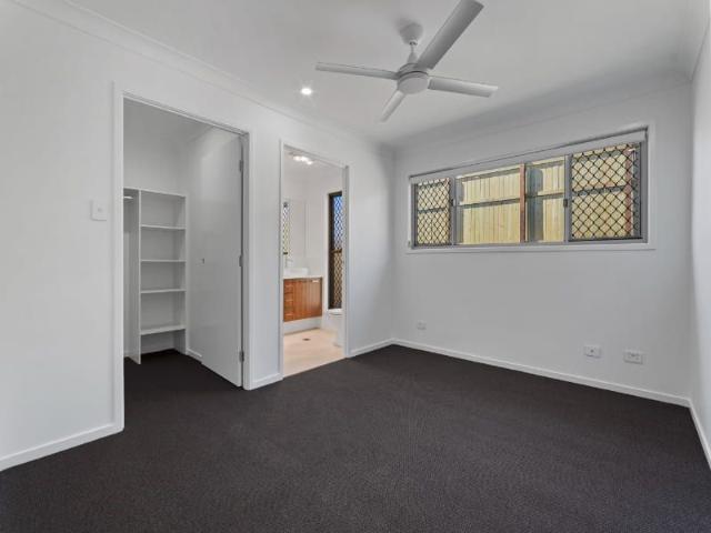 Brand New Family Home with Ducted Air Conditioning & Solar in Flagstone!