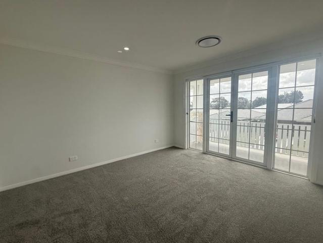 Brand New Family Home with Luxury Finishes in Lochinvar Downs