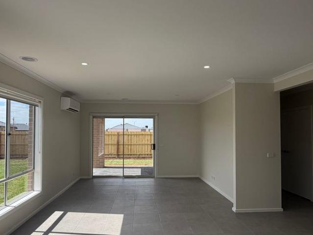 BRAND NEW FAMILY HOME WITH MODERN STYLE & SOLAR PANELS